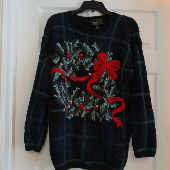 Handknit Metropolitan Woman Sweater - Picture 10 of 13